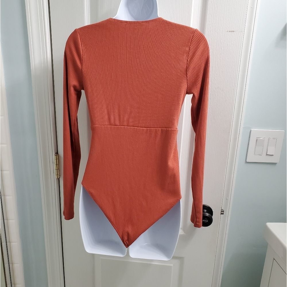 Forever 21 knit long sleeve cleavage bodysuit - Picture 4 of 7